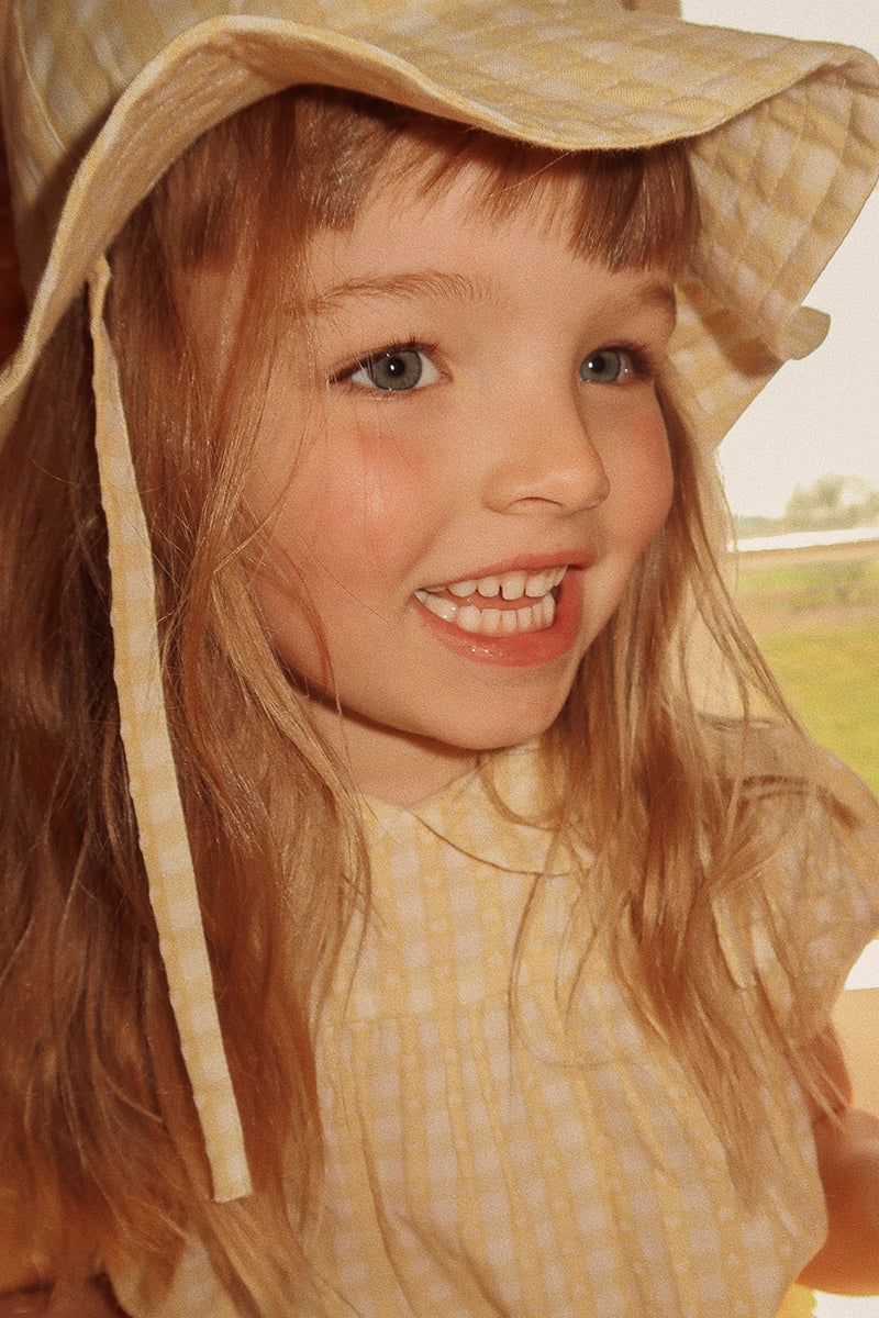 Flöss - Olivia solhat - Soft yellow/heart gingham